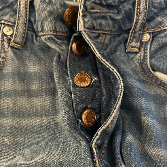 American Eagle Tomgirl Distressed Relaxed Jeans - Size 2 (Short 27”) Medium Wash - Picture 5 of 15